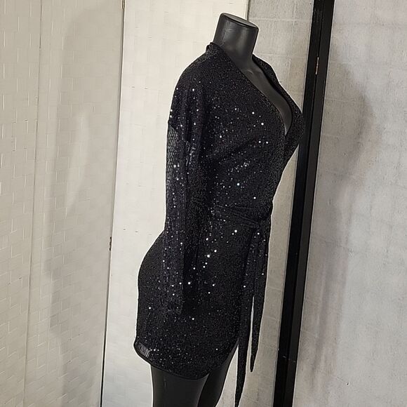BRAND NEW FOREVER 21 BLACK SEQUINS LONG SLEEVE WRAP MINI V-NECK DRESS - Picture 4 of 16